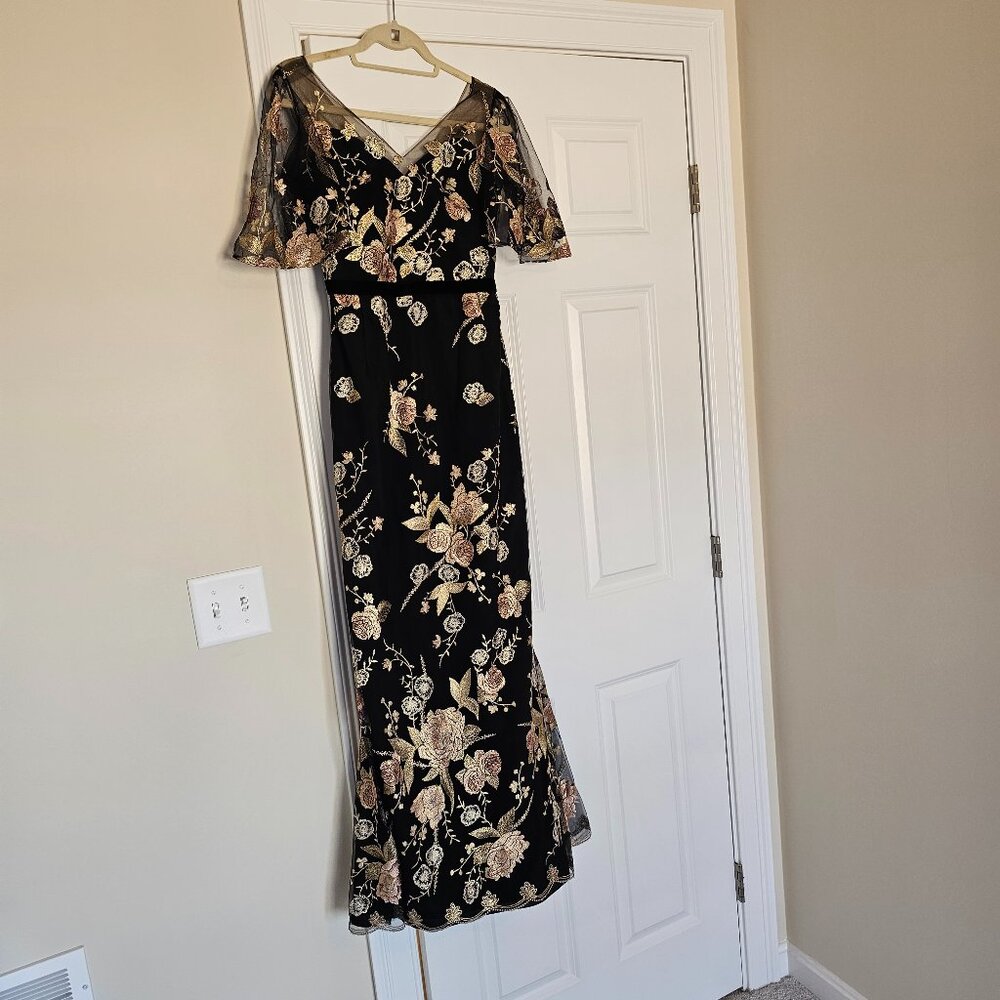 Marchesa Notte Floral Embroidered V-Neck Cape Flutter Sleeve Gown Size 2 - Picture 1 of 11